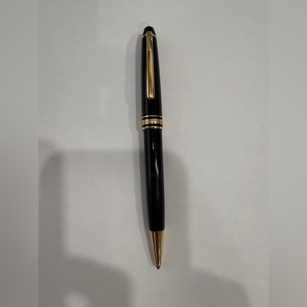 Montblanc Elegant Black and Gold Pen